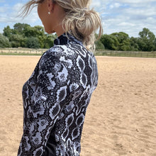 Load image into Gallery viewer, Baselayer top - SNAKESKIN
